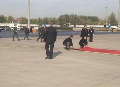 جمع کردن فرش قرمز از پیش پای اوباما در چین