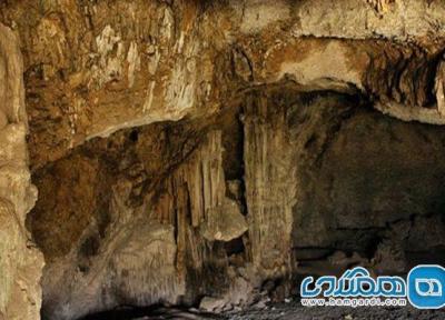 غار چهل ستون یکی از جاذبه های طبیعی استان ایلام به شمار می رود