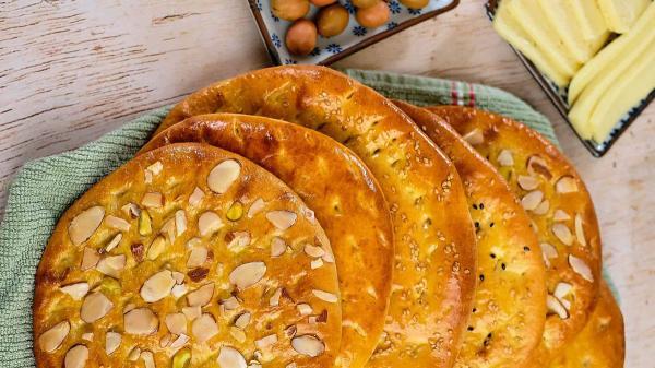 طرز تهیه نان شیرمال با پیمانه و آسان ترین روش