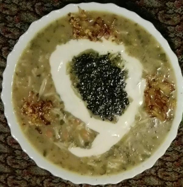 طرز تهیه آش رشته مجلسی و جاافتاده؛ رازهای سبزی آش و لعاب عالی